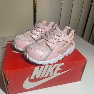 Nike huarache run se 7c rose